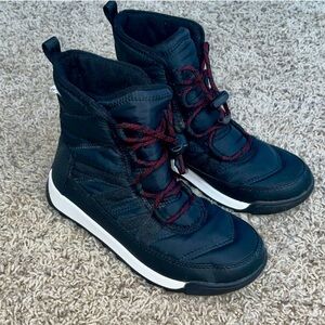 Sorel Whitney ii short lace waterproof boot size 4 kids